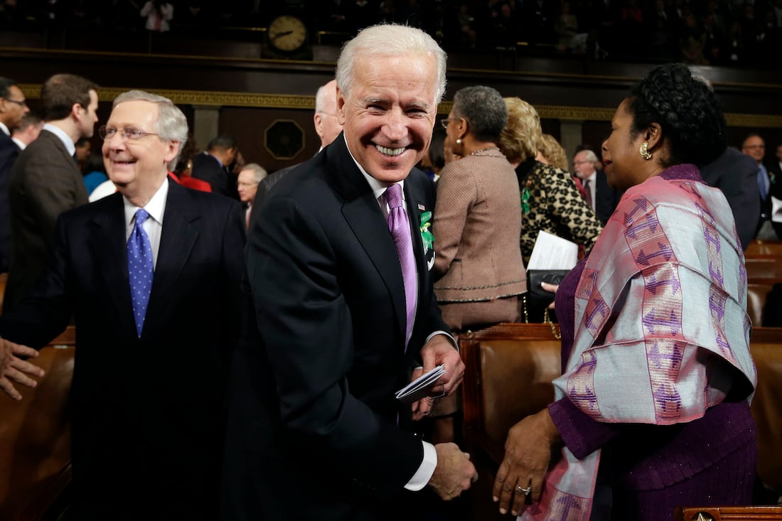 JoeBiden-MitchMcConnell-2013StateOfTheUnion-2013-0212-AP_338163763348-APPhotoSLASHCharlesDharapakCOMMAPool-1100x733px